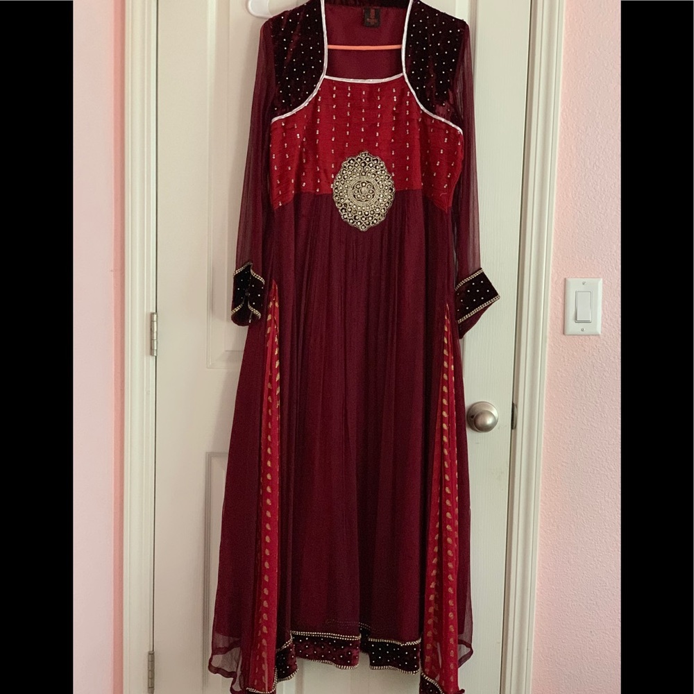 Pakistani/Indian suit - Picture 1 of 1